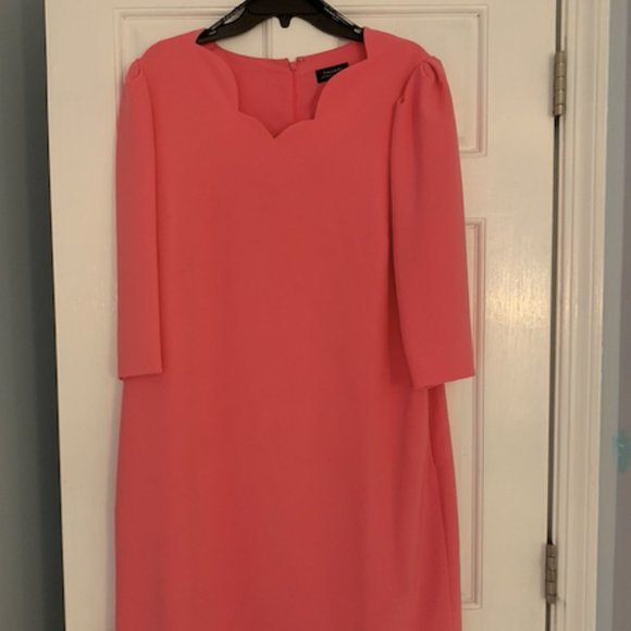 NWT Tahari Pink Crepe Scallop Shift Dress - Size 16 - Picture 3 of 6